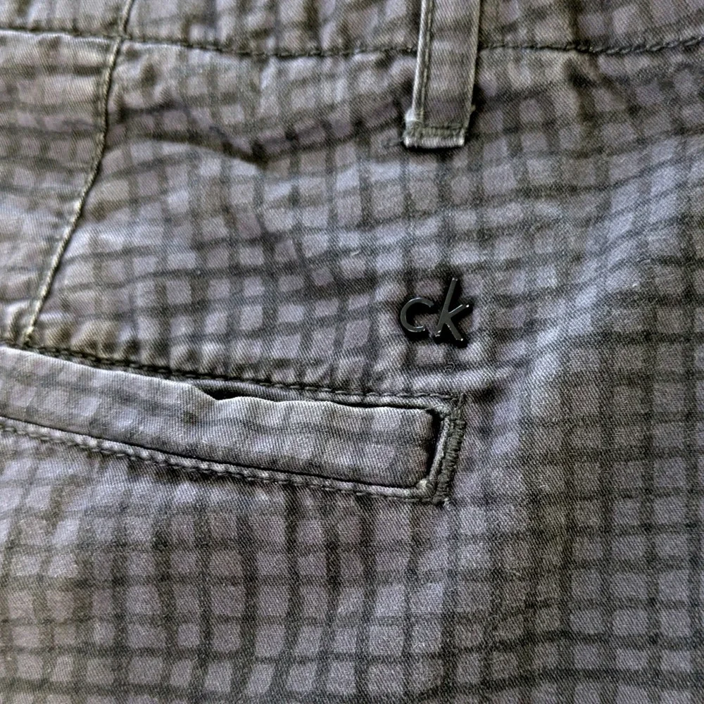 Calvin Klein Mens Grey Black Grid Pattern Cotton Shorts Size 36 Flat Casual